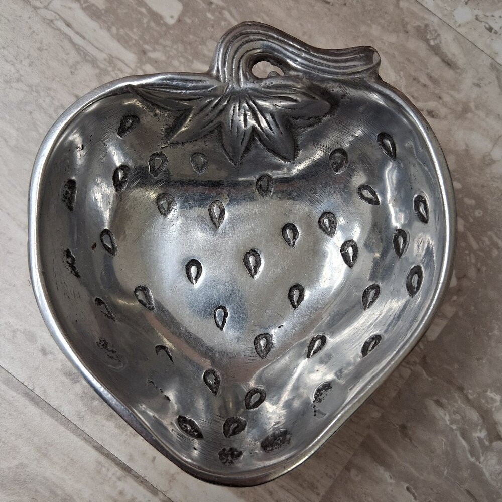 VINTAGE PEWTER STRAWBERRY DISH TRINKET JEWELRY
